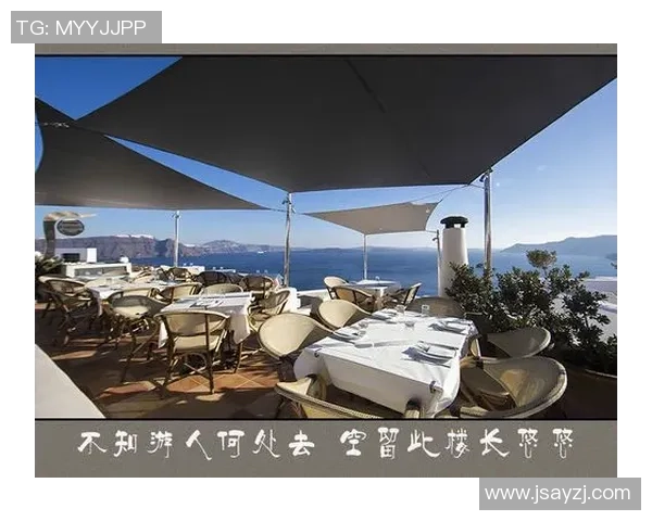 足球明星与女友浪漫航行在阳光下的海洋之旅